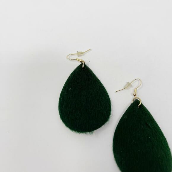 Boutique Emerald Green Faux Leather Teardrop Earrings Statement Textured Costume - Picture 3 of 4